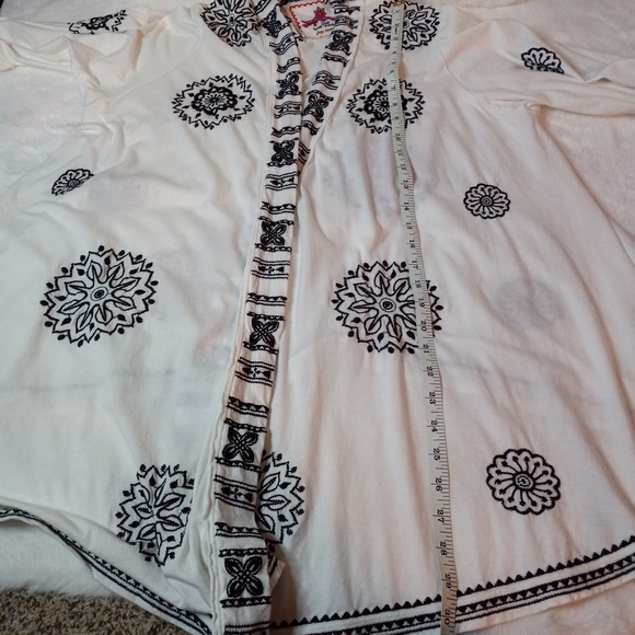 Johnny Was Short Oversized Embroidered Kimono Top - Picture 9 of 12